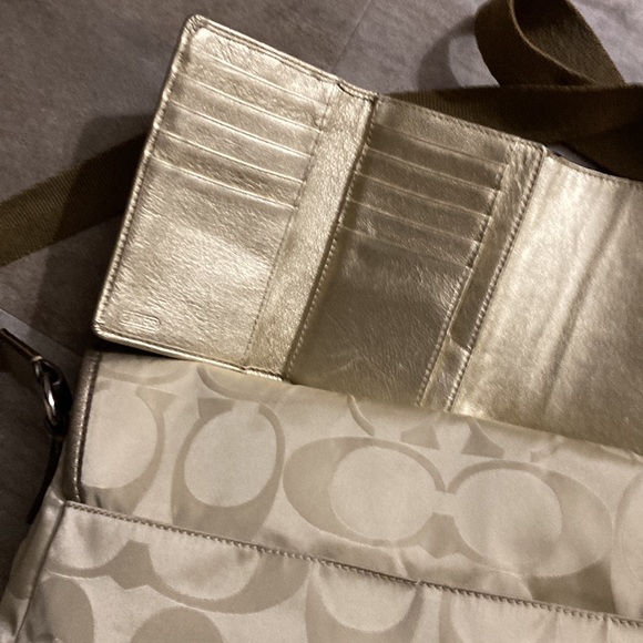 Coach 2piece - Picture 5 of 12